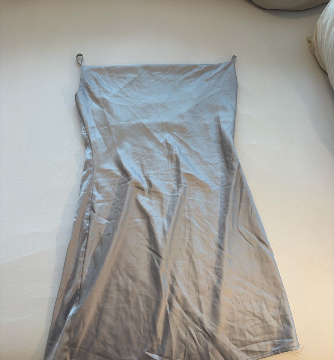 Stradivarius Vestiti: Robe courte bleu clair argentée  – Nuovo (secondo la descrizione) da Pully venduto da ari_78pk
