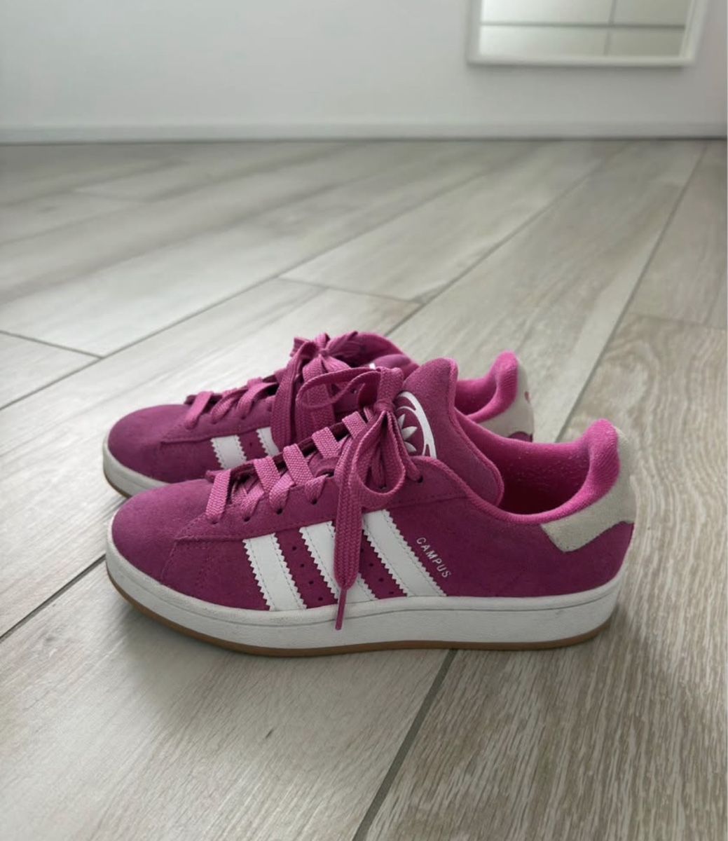 Adidas Chaussures femmes: adidas schuhe – D'occasion à Altikon par borchardt.sara