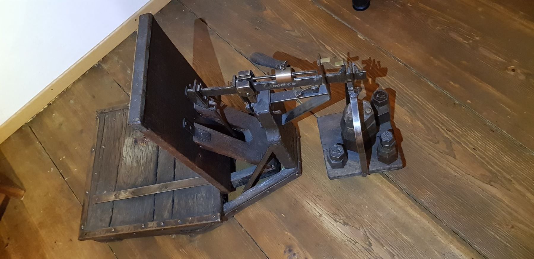 Bilance e pesi: Waage Antik mit Gewichtsteinen – Usato da Steg im Tösstal venduto da LARO14 1