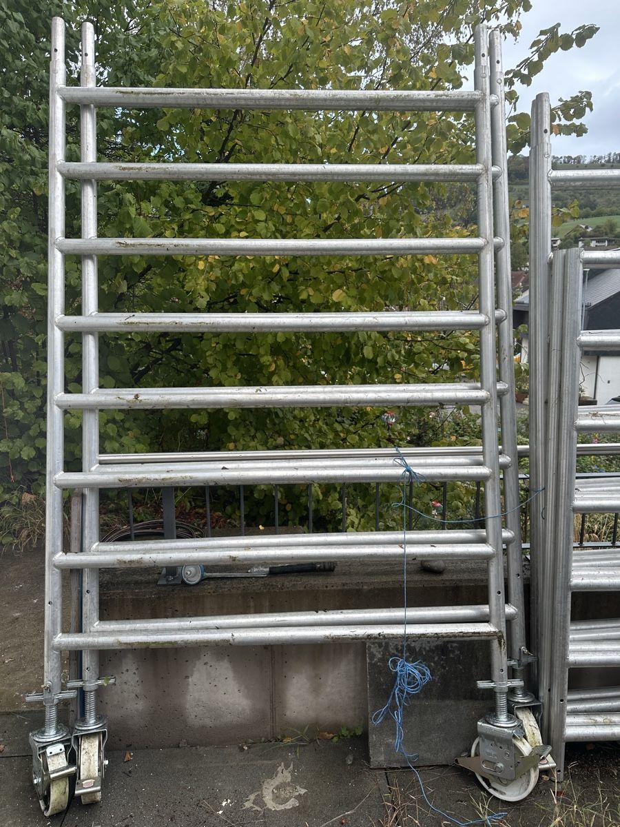 Echafaudages: Rollgerüst/Gerüstturm – D'occasion à Gansingen par Freyren 4