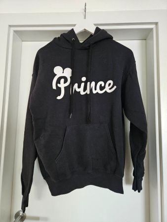 Pullover schwarz mit weisser Schrift