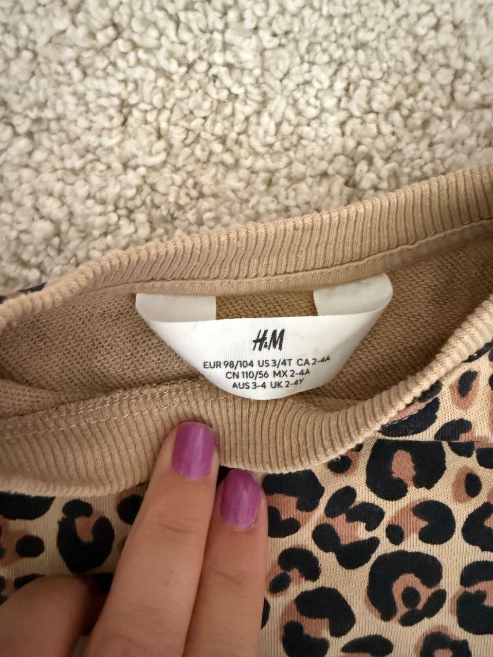 H&M Ensembles coordonnés: Mädchen Pullover & Rock H&M Leo Muster Grösse 98/104 – D'occasion à Embrach par vas_fky8 1