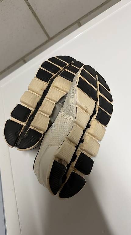On Scarpe da donna: ON Cloud X Schuhe Grösse 40. Oft getragen – Usato da Düdingen venduto da Emphilly 4