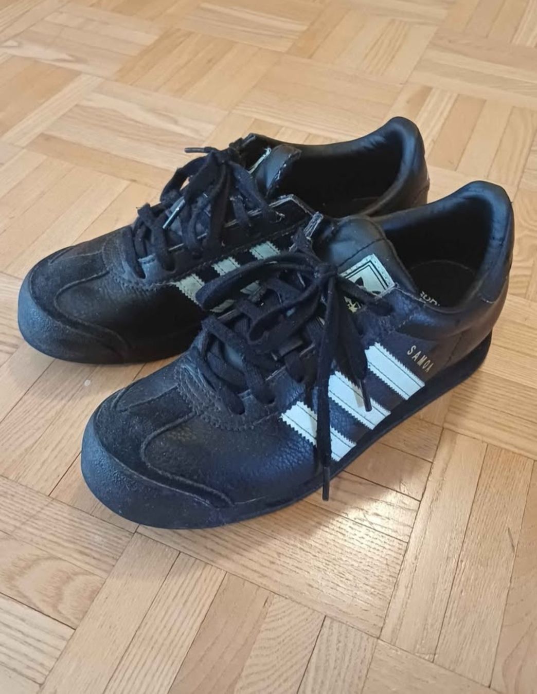Adidas Schuhe für Jungen: Kinder Schuhe – Gebraucht aus Wil SG von ale_zd8r 1