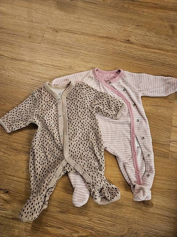 Pyjamas: Samtstrample Gr. 50/56 – D'occasion à Zuchwil par Sparkling_85