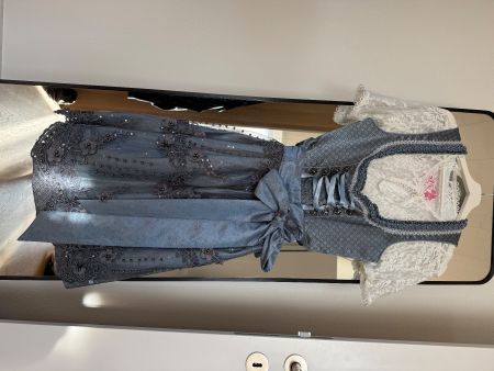 Dirndl Kleid grau mit Spitze und Applikationen gebraucht