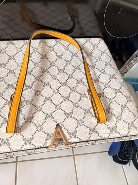 Taschen für Damen: Handtasche – Neu (gemäss Beschreibung) aus Uster von Greece123