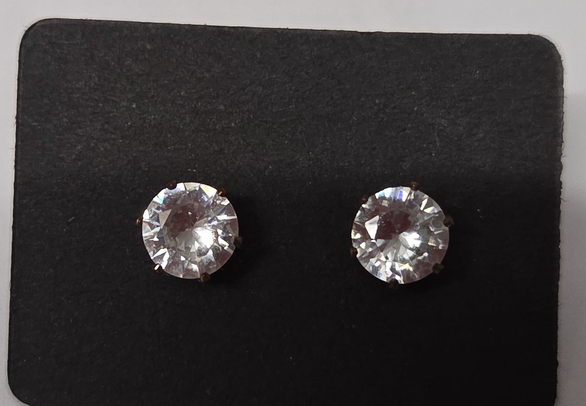 Ohrringe & -stecker: Elegante, funkelnde Ohrstecker 5mm – Neu (gemäss Beschreibung) aus Subingen von DENDLE20