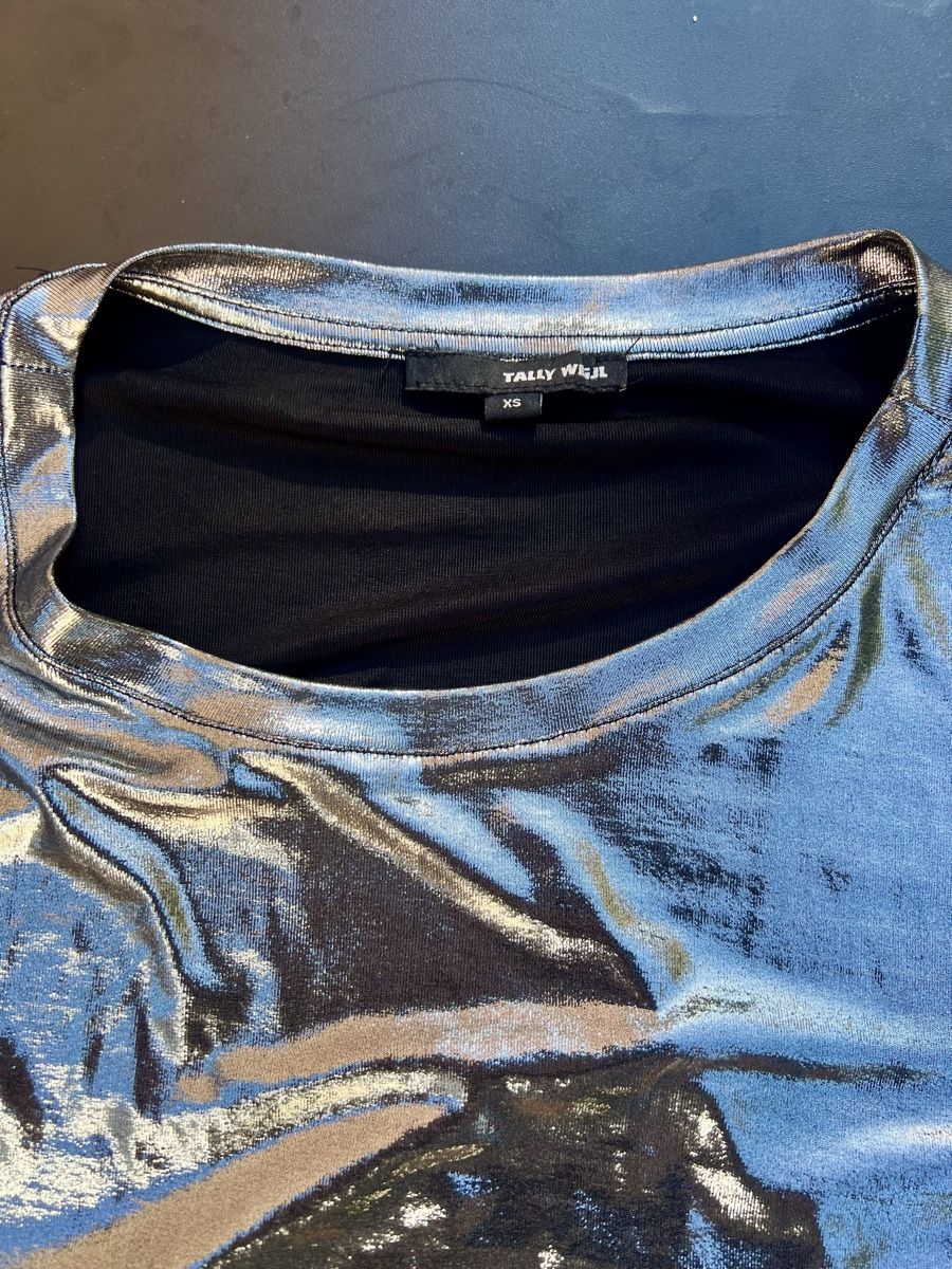 Tally Weijl T-shirt: Silbriges Glamour Shirt – Usato da Basel venduto da shirley_gold 1