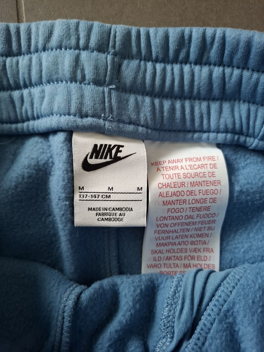 Nike Pantaloni: Nike Trainerhose Kinder – Usato da Hunzenschwil venduto da sputnik26 2