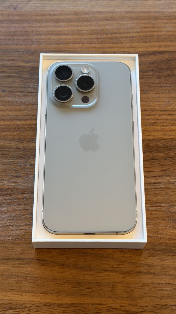 Apple Telefoni cellulari / Smartphones: iPhone 15 Pro, 256, natural Titanium, ab CHF 1.- – Usato da Männedorf venduto da MGB 1