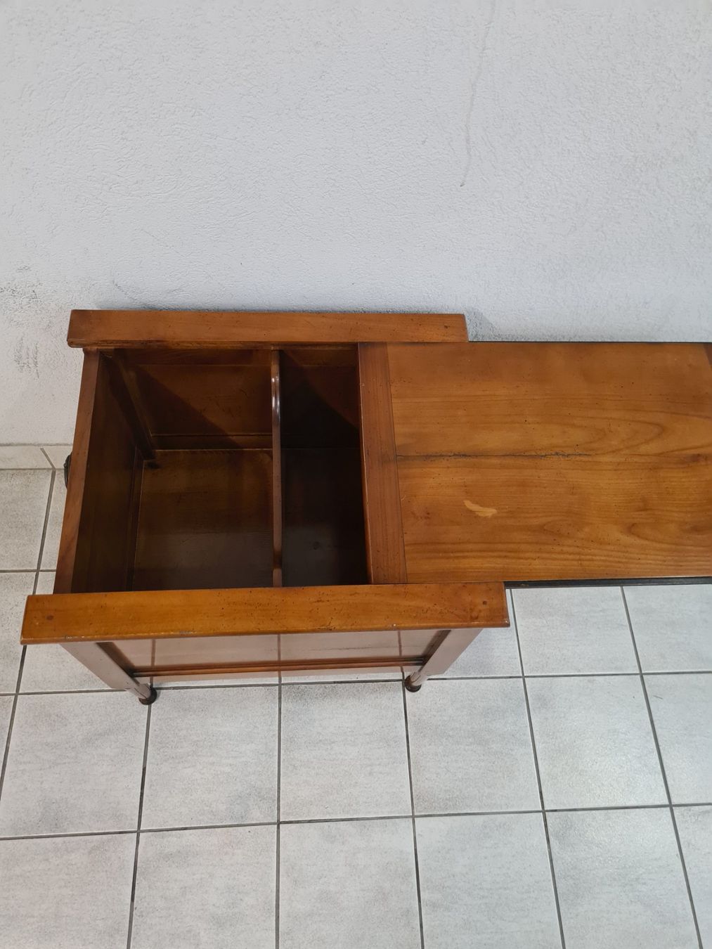 Tavoli: Table d'appoint VI qui souvre des 2 cotés – Usato da Monthey venduto da 187-zeroo 2