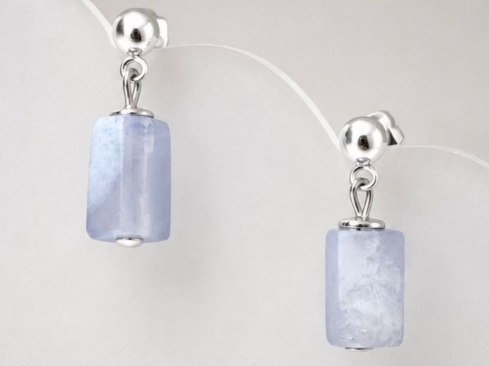 Orecchini pendenti & Orecchini a lobo: Hellblaue Chalcedon Ohrstecker, versilbert Neu handgefertigt – Nuovo (secondo la descrizione) da Goldach venduto da byBigo