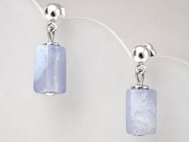 Hellblaue Chalcedon Ohrstecker, versilbert Neu handgefertigt
