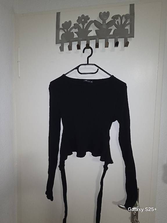 Maglioni & Felpe: Langarmshirt mit Rückenausschnitt – Usato da St. Gallen venduto da ruz_t5lk