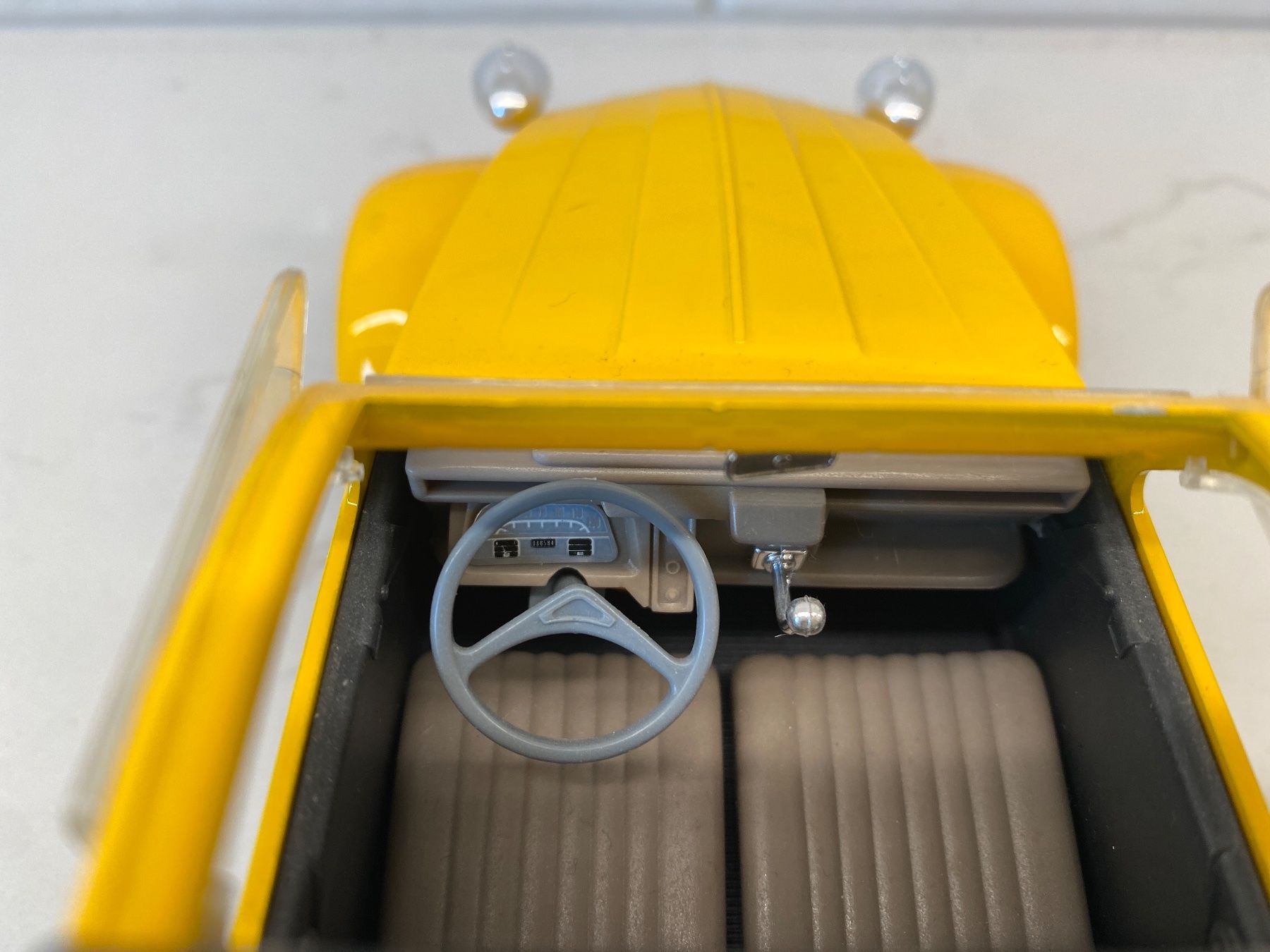 Solido Modellautos: Solido 2cv 1/18 James Bond 007 – Gebraucht aus Gollion von  3