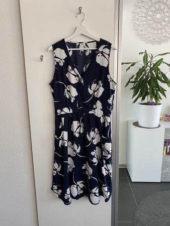 Jacqueline de Yong Sommerkleid Gr. 42 blau Blumenmuster luft