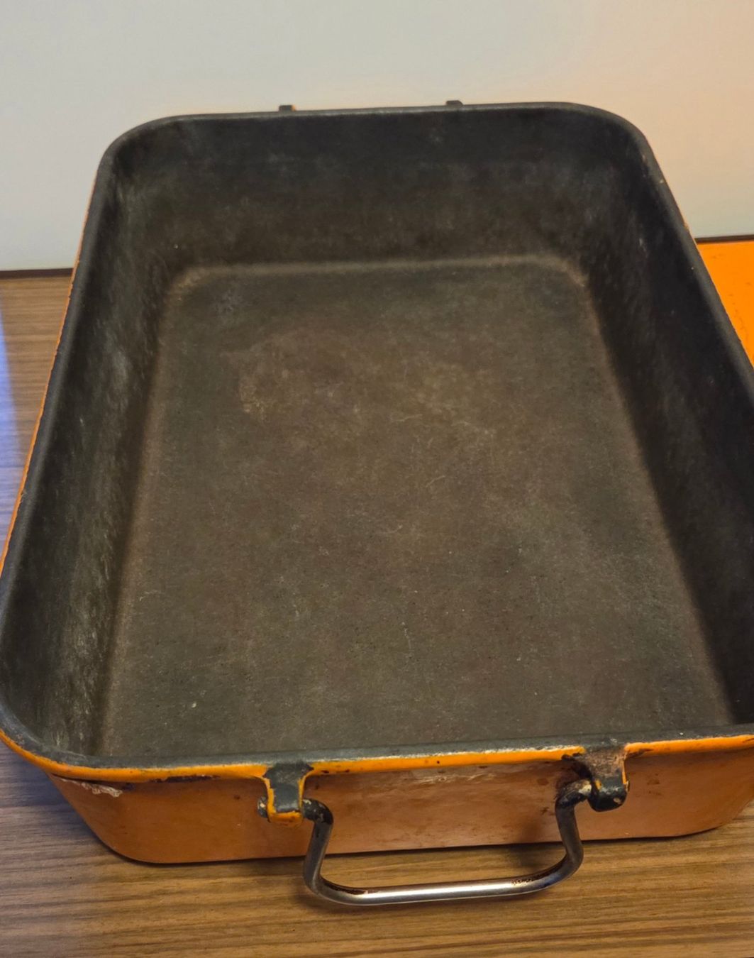 Töpfe: Ein Bräter Eckig Guss Orange Farbig – Gebraucht aus Niederbipp von Trude04 3