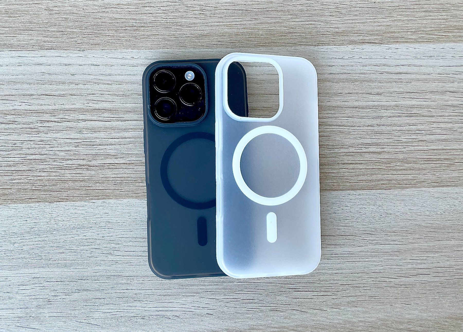 Apple Cover & Protezioni schermo: Coque iPhone 16 Pro Max MagSafe Noir et Blanc – Nuovo e nell'imballaggio originale da Thônex venduto da Suisse.Shopping