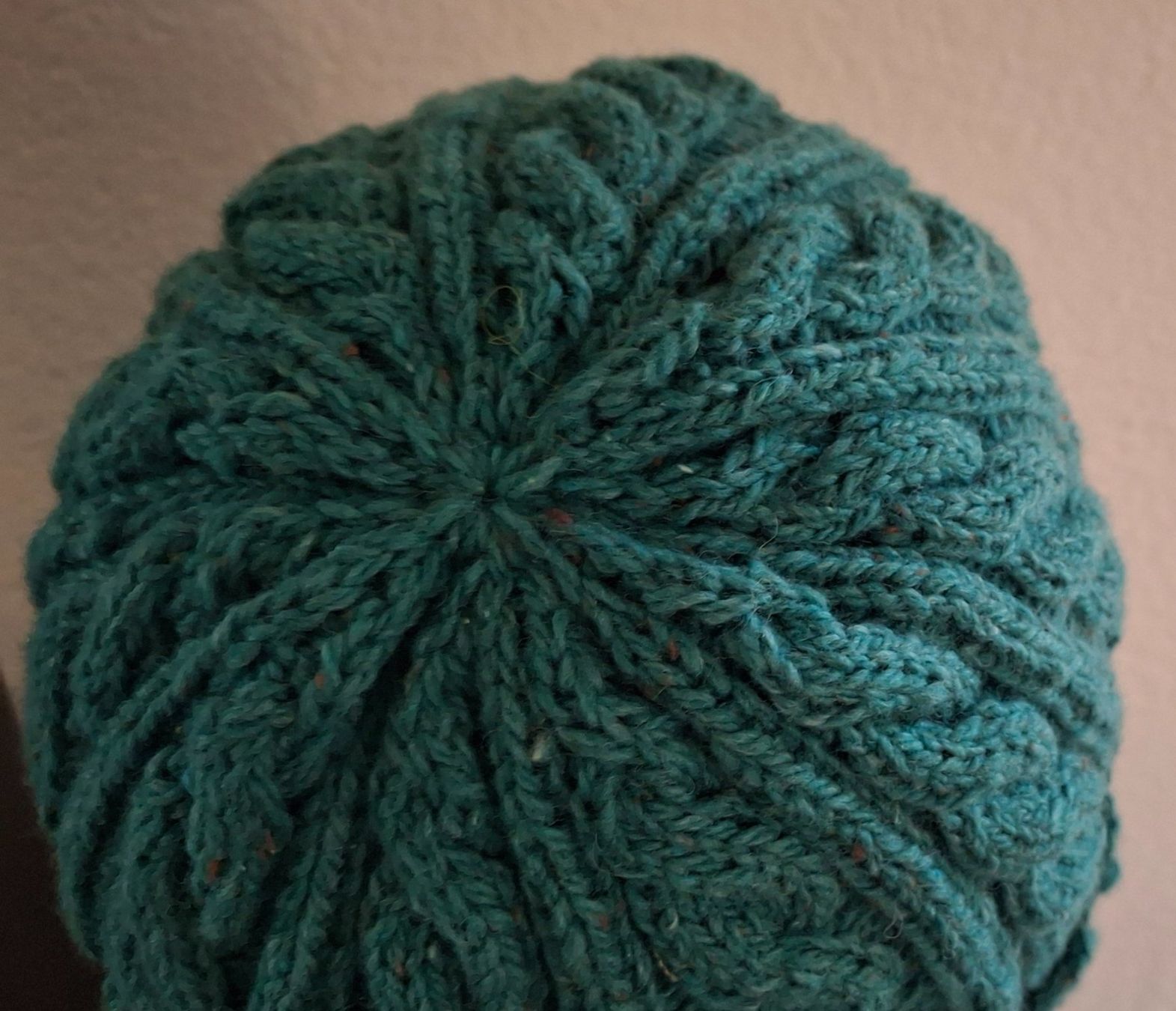 Chapeaux, bonnets & casquettes: Mütze "Pine" handgestrickt    NEU – Neuf (Voir description) à Langenthal par Handstrick 3