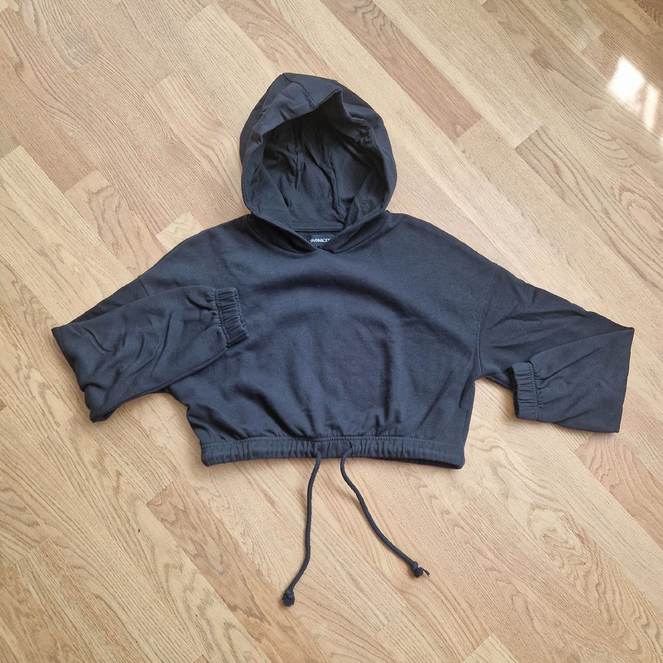 Maglioni & Felpe: 2 Even&Odd Kapuzenpullover Crop Top Gr. M mint & schwarz – Usato da Nendeln venduto da Zopfie_ 5