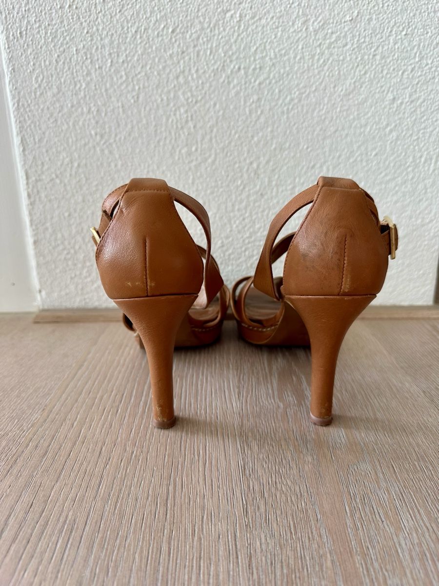 Zara Scarpe da donna: Zara tan leather cross-strap sandals – Usato da Horgen venduto da cfedier2212 3
