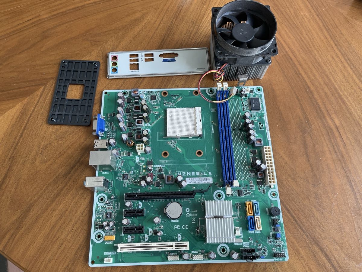 Schede madri: Mainboard M2N68-LA mit Lüfter und Blende – Usato da Unterkulm venduto da AnoliOccasion