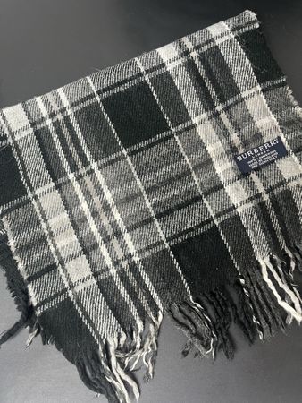 Écharpe Burberry à carreaux noir 