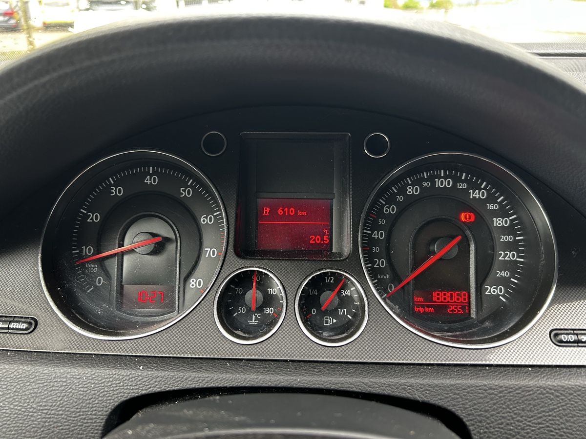 VW Automobili: Kombi VW Passat 2.0 FSI – Usato da Olten venduto da jvs_2pgq 6
