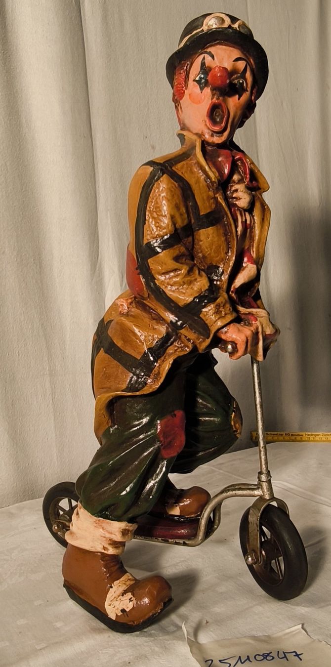 Figuren: Clown Figur, mit Trottinet – Gebraucht aus Rorschacherberg von snOOpydOg11 3