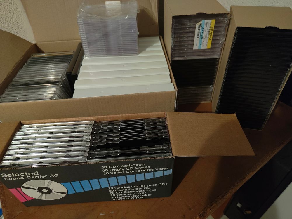Lot de boîtes CD/DVD vides et boîtes pour cassette VHS (Neu (gemäss ...