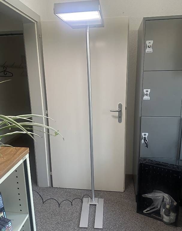 Lampen: Lampadaire avec deux boutons  – Gebraucht aus La Chaux-de-fonds von ccjp