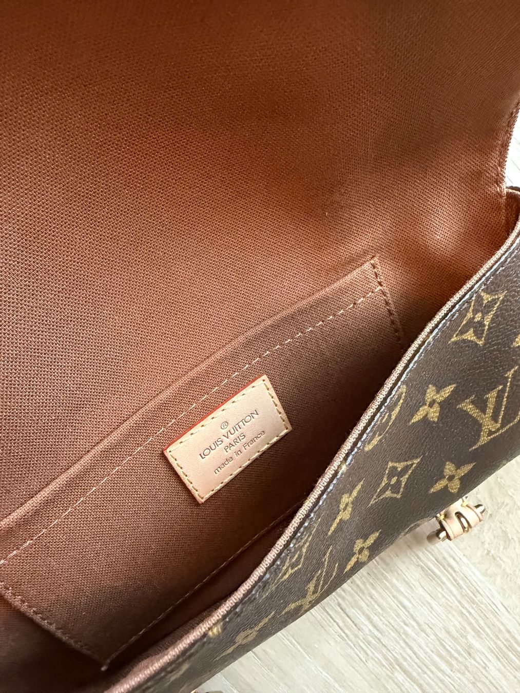 Louis Vuitton Borse da donna: Pochette Louis Vuitton Monogram – Usato da Hauterive NE venduto da mwueth 2