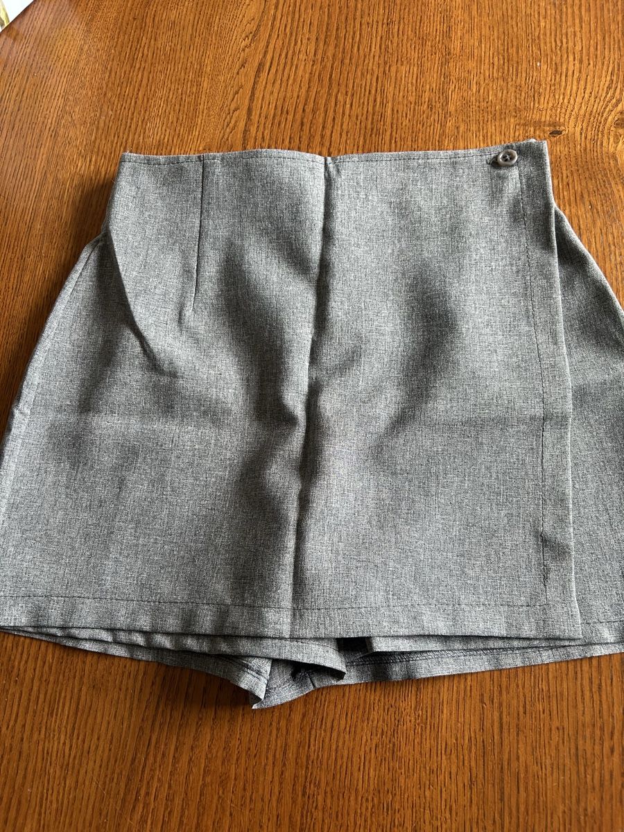 Pantaloni: Short dame – Nuovo (secondo la descrizione) da Montsevelier venduto da Batson