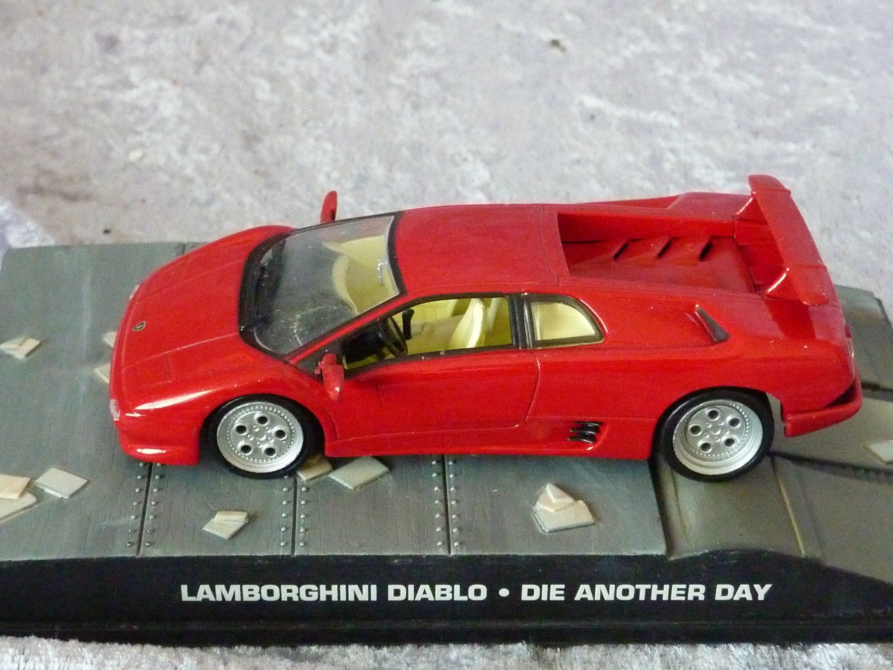 Lamborghini Modellini d'auto: Lamborghini Diablo James Bond  1:43 – Usato da Dürrenäsch venduto da modellautos4you 1