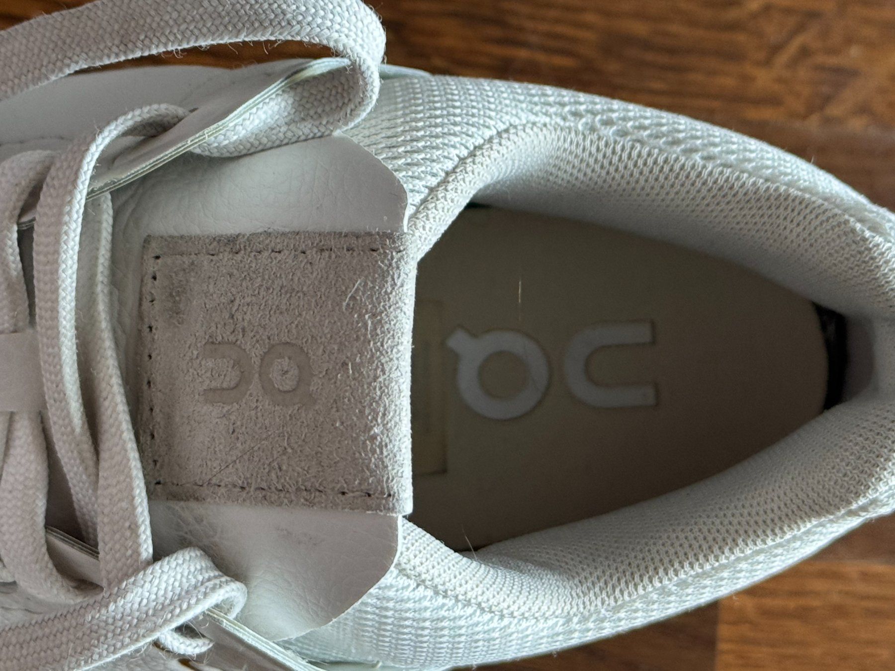 On Scarpe da donna: Tennis ON Roger Central Court – Usato da Wädenswil venduto da kon_n2rm 1