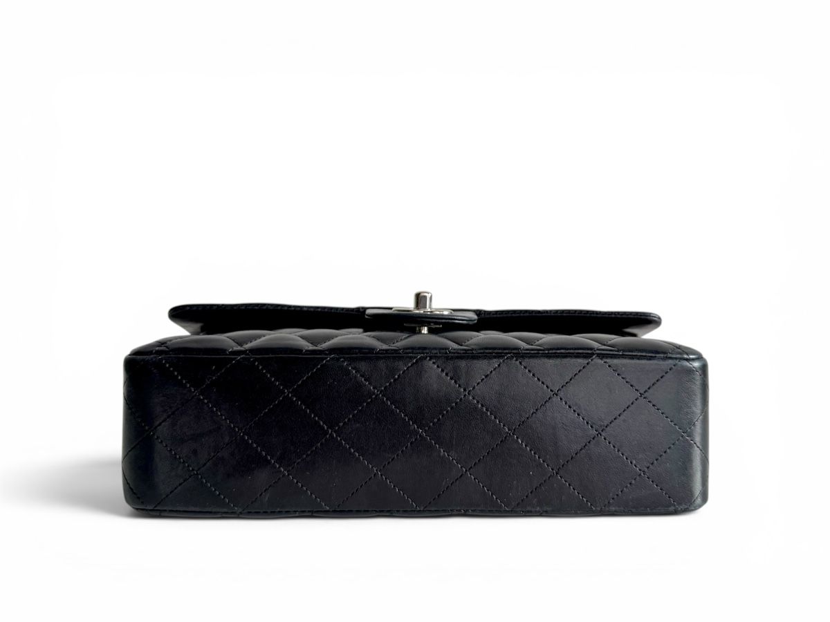 Chanel Borse da donna: CHANEL Classic 11.12 Lambskin Medium Double Flap Tasche – Usato da Kriens venduto da hannaandkiko 5