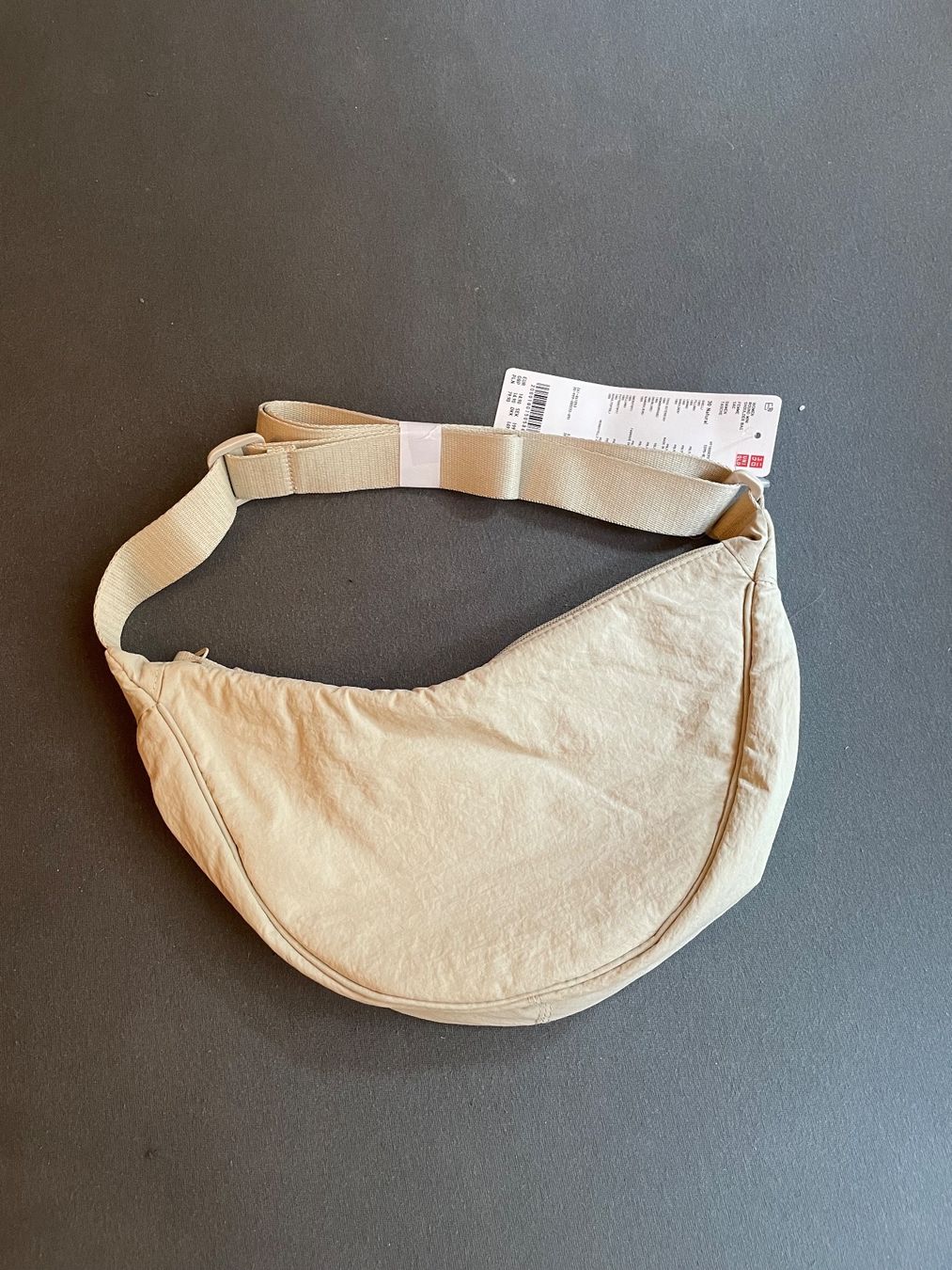 Uniqlo Borse da donna: uniqlo round mini bag – Nuovo (secondo la descrizione) da Niederhelfenschwil venduto da Carolin_