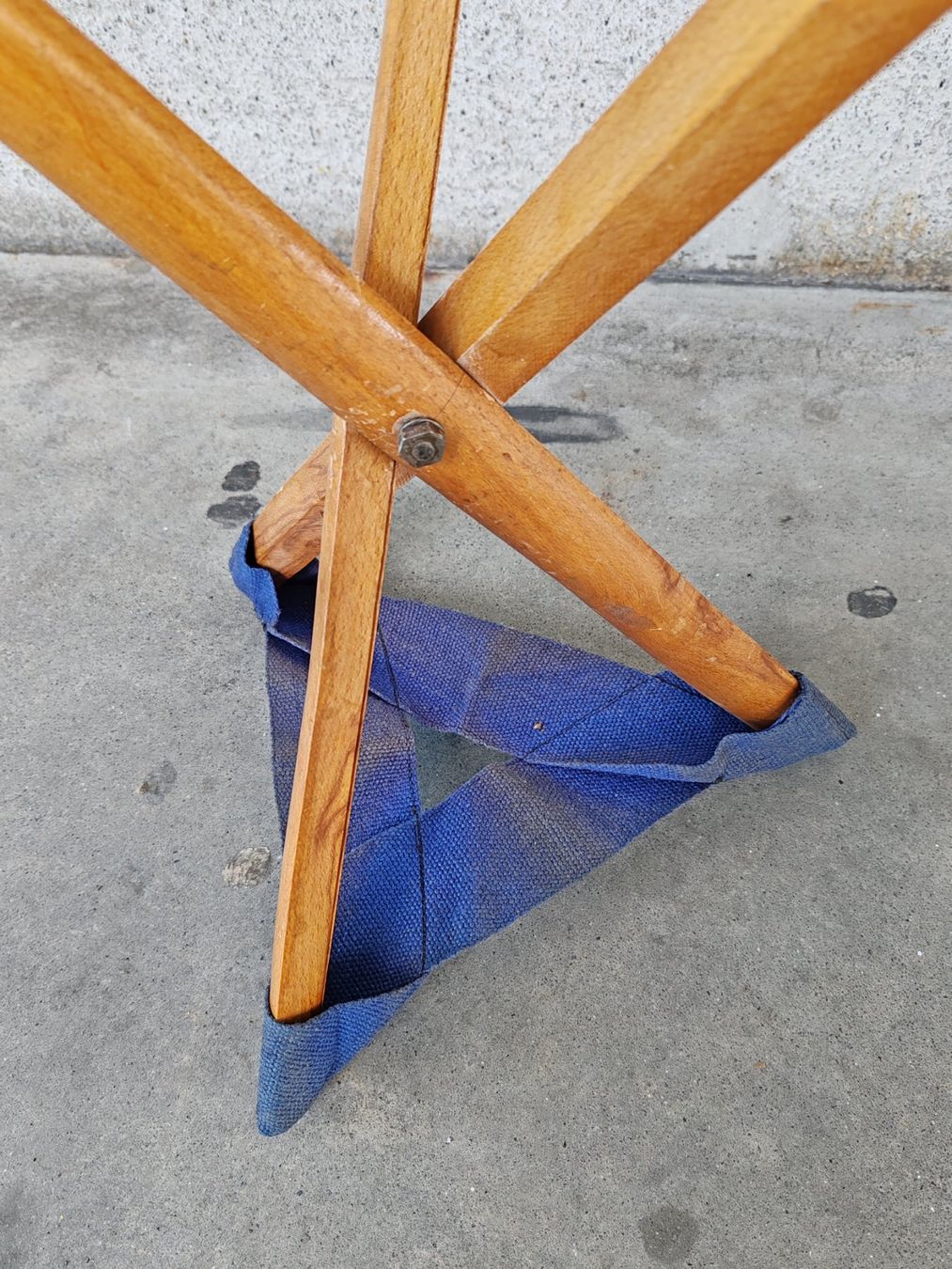 Tabourets: Dreibeinhocker / Campinghocker, mobiler Stuhl – D'occasion à Luzern par Lager6640 4