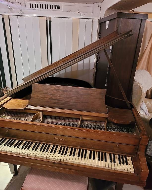 Strumenti musicali: Conover Baby Grand Piano – Usato da Zug venduto da Sabina0