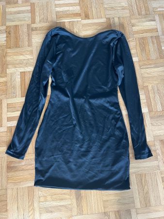 Robe courte noire dos nu manches longues XS