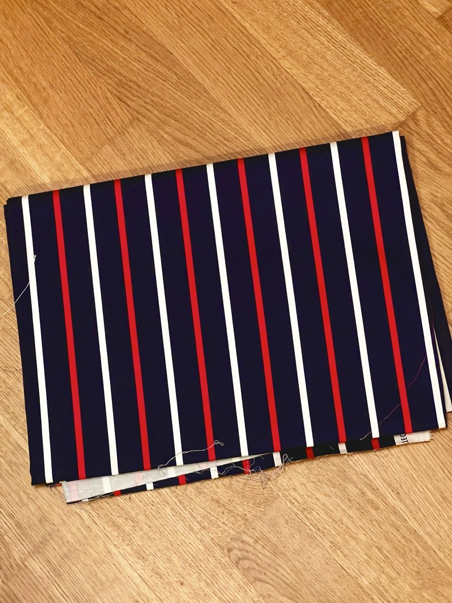 Tessuti: Baumwoll-Polyester-Mix dunkelblau // 1.1m x 1.4m – Nuovo (secondo la descrizione) da Basel venduto da Judihuilia
