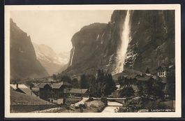 Lauterbrunnen, Ortsansicht mit Wasserfal