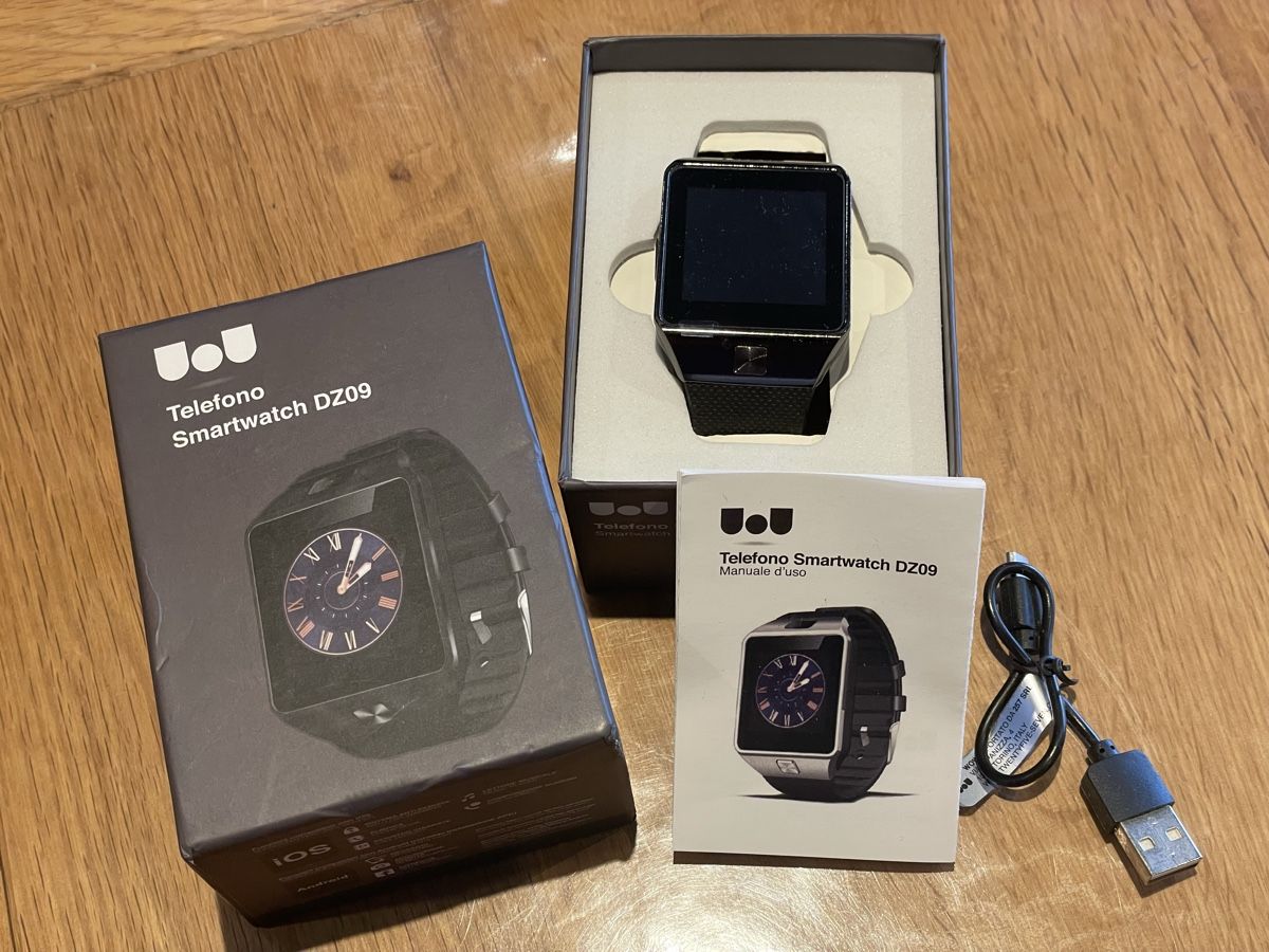 Smartwatch: Smartwatch DZ09 – Neuf avec emballage d'origine à Martigny-Croix par jen_t9fp