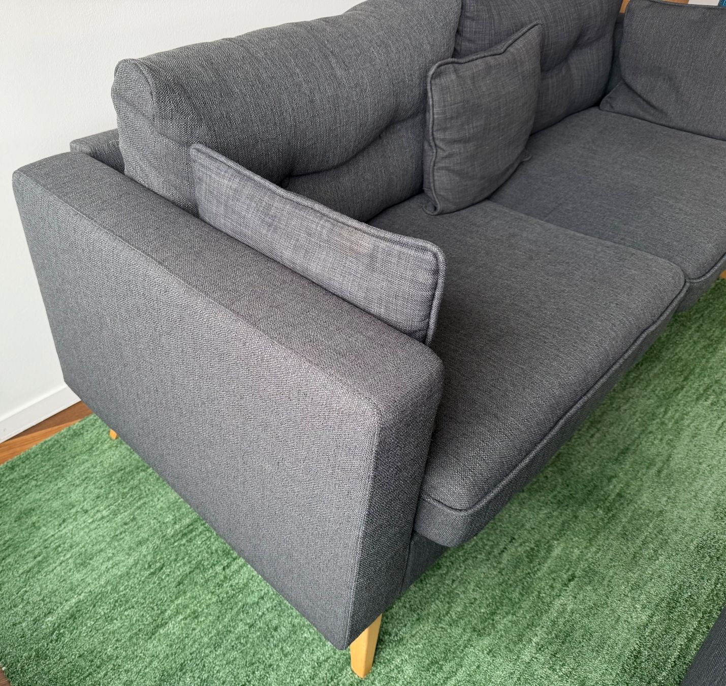 Maisons du monde Sofas: 3er Sofa dunkelgrau Stoff modern – Gebraucht aus Dietikon von doo12 2