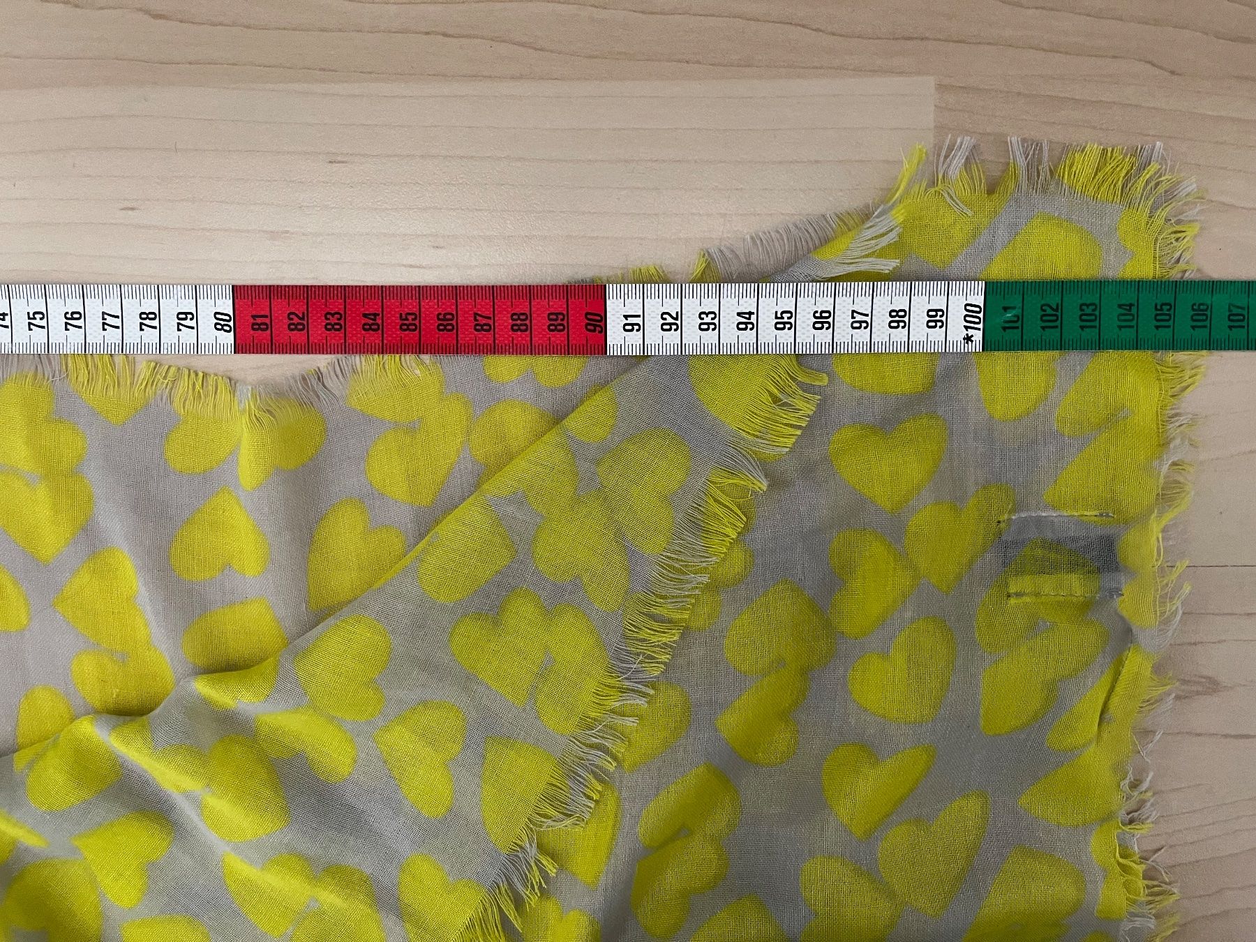 Foulard & Sciarpe: Part Two: leichtes, riesiges Tuch, gelb/grau gemustert – Usato da Luzern venduto da ellitussi 2