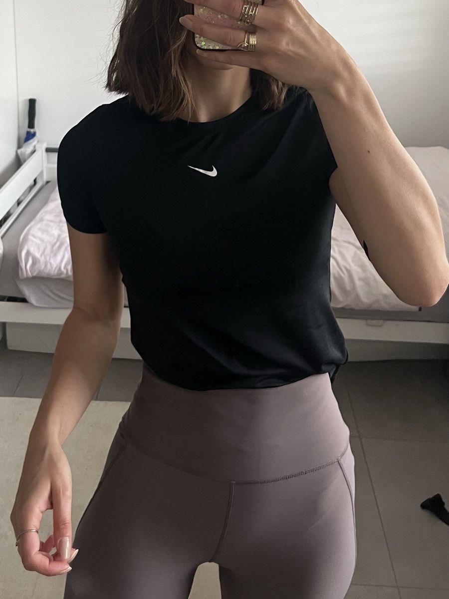 Nike T-shirt: Haut de sport NIKE taille XS – Nuovo (secondo la descrizione) da Aigle venduto da sow_m7gm