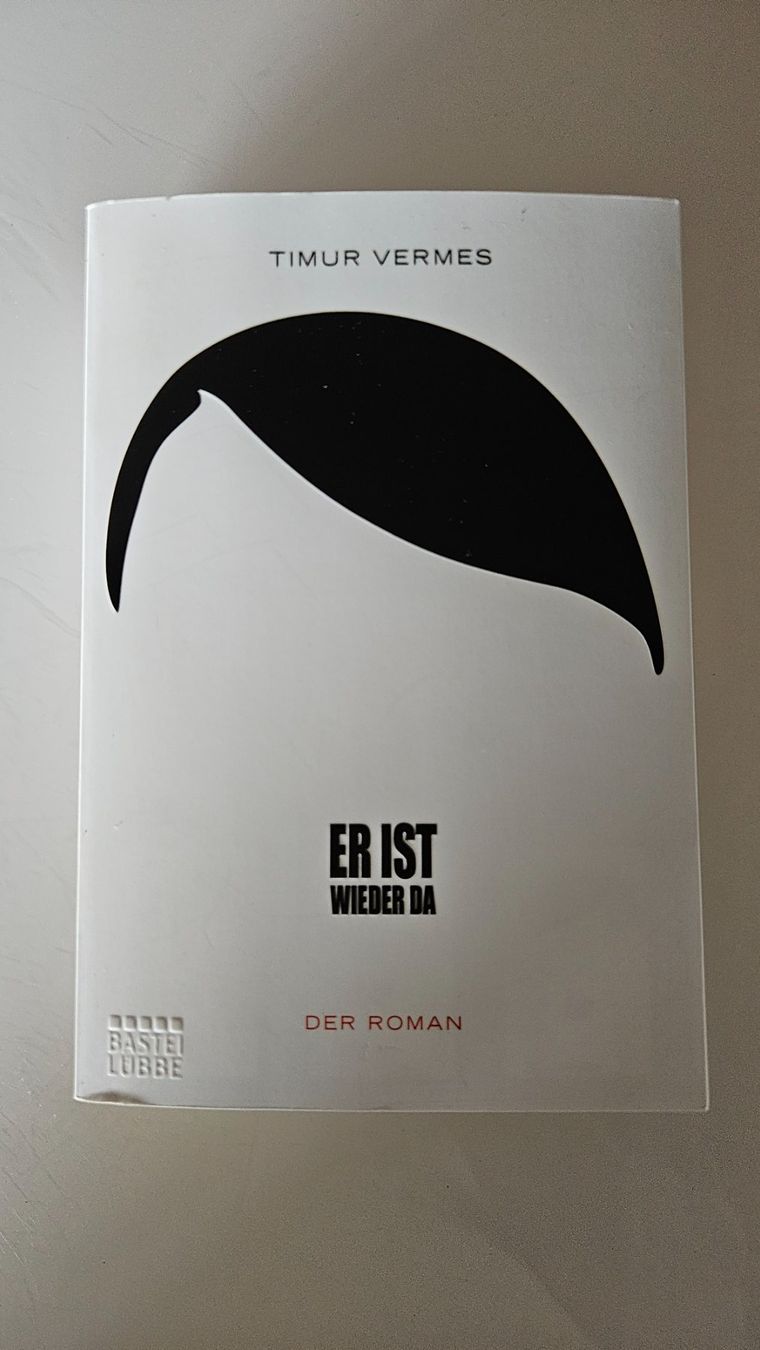 Libri: Timur Vermes "Er ist wieder da" Der Roman – Usato da Basel venduto da True_Hofer_Store