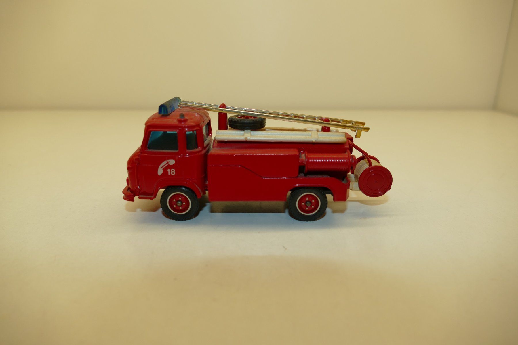 Solido Modellini d'auto: Solido 1:50: Saviem Sapeur Pompier SG4 – Usato da Niederhasli venduto da rail-duerst 1