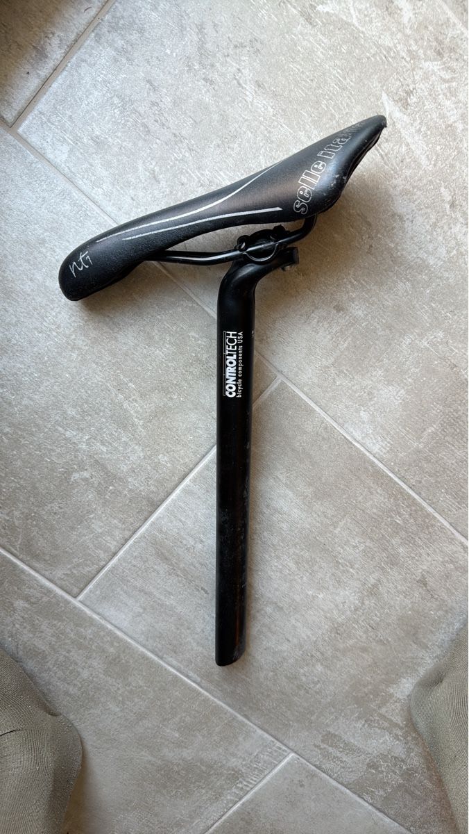 Selle Italia Pezzi di ricambio: Selle Italia Road Saddle + Controltech 7075 3D seatpost – Usato da Zürich venduto da nom_8wmp